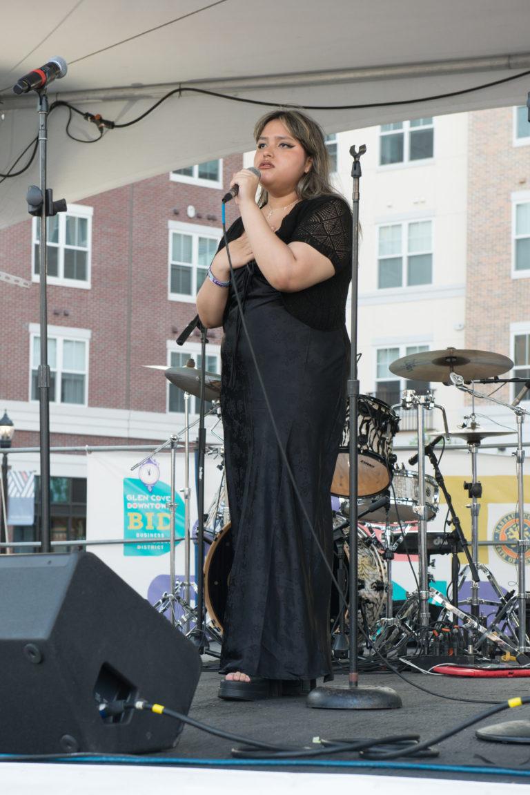 Tatiana Andino-Mendez performing week 3